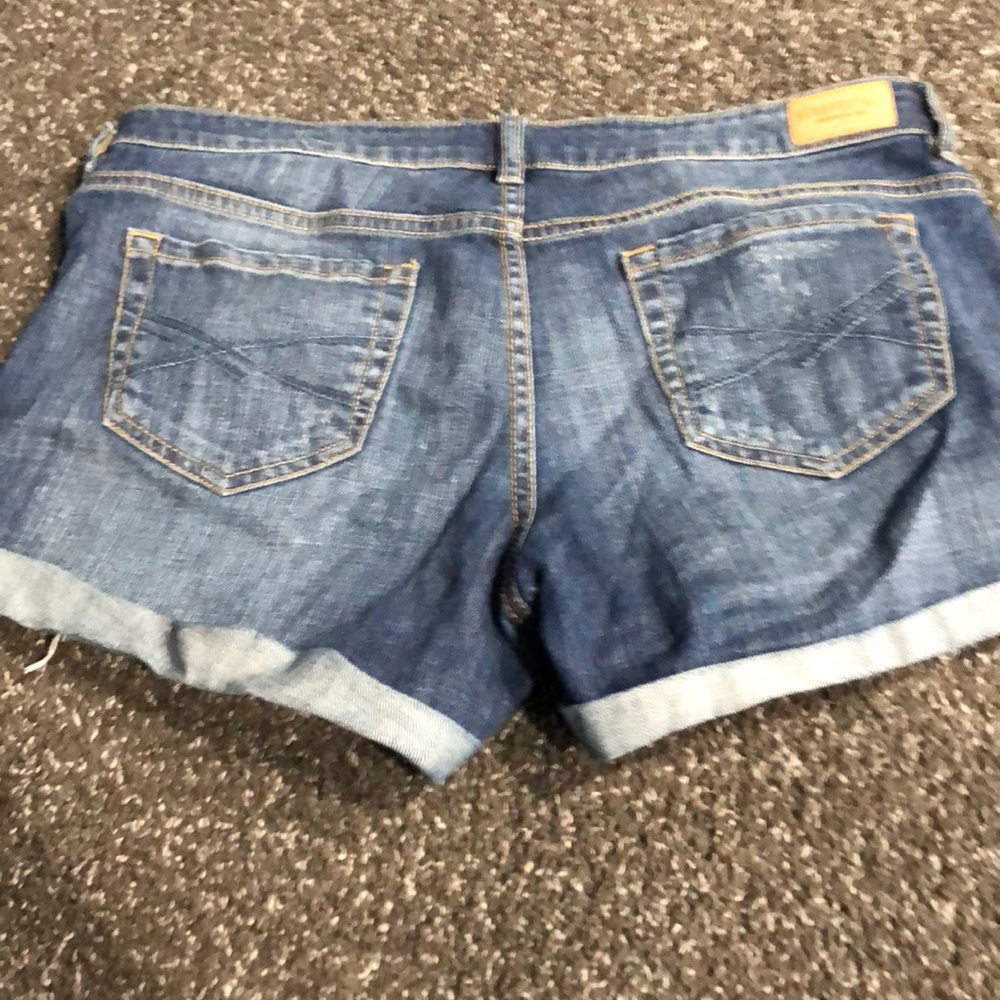 Shorts - Picture 3 of 3